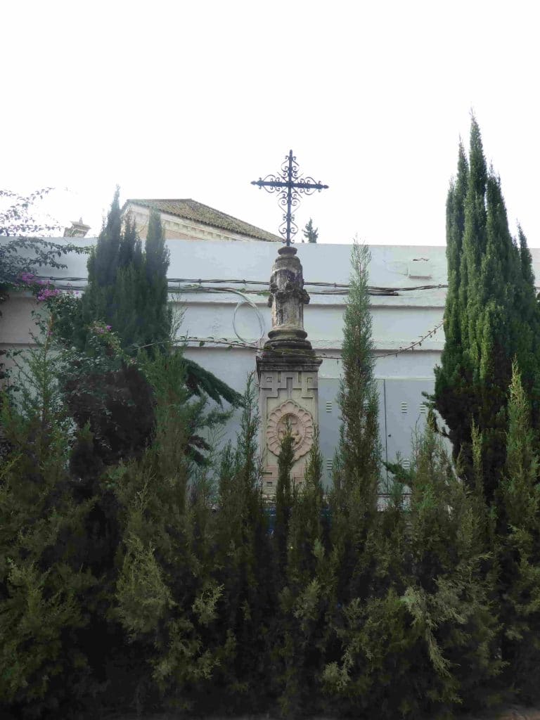 Cruz de forja del convento de capuchinos de Sevilla