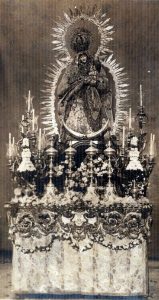 Virgen del Amparo en su paso antiguo